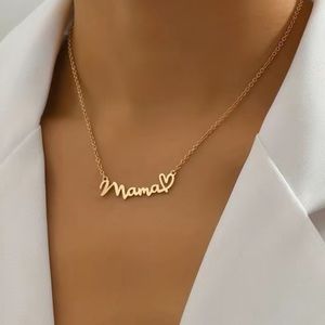 MAMA Pendant Necklace in gold